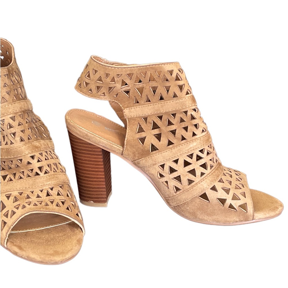 Nature Breeze Tan Suede Booties Sz 10 Laser Cutout Designs Open Toe 4 1/2”